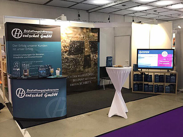 Messestand-Design für Überführungsunternehmen Hentschel
